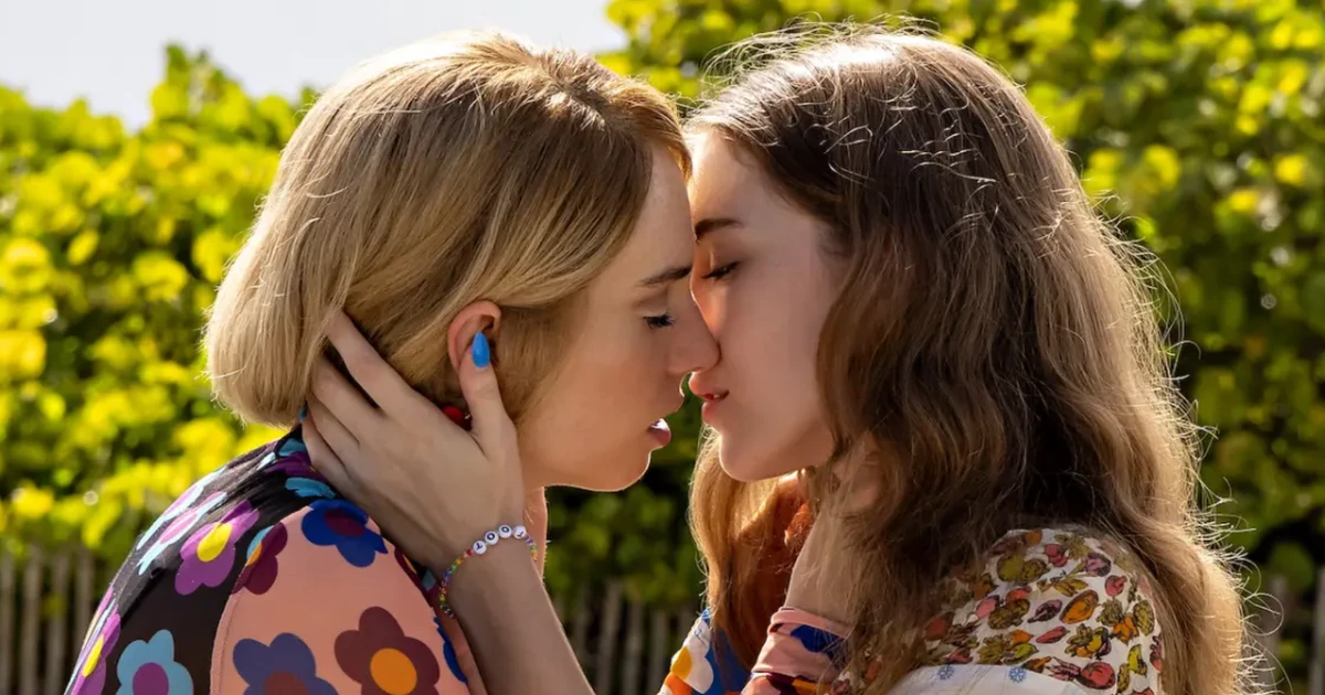 Maya Hawke Sexuality Reveal - Is She A Queer In Real Life?