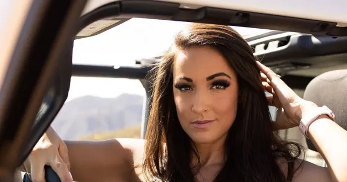 Courtney Tillia Nude - Former Teacher Who Left Teaching To Become